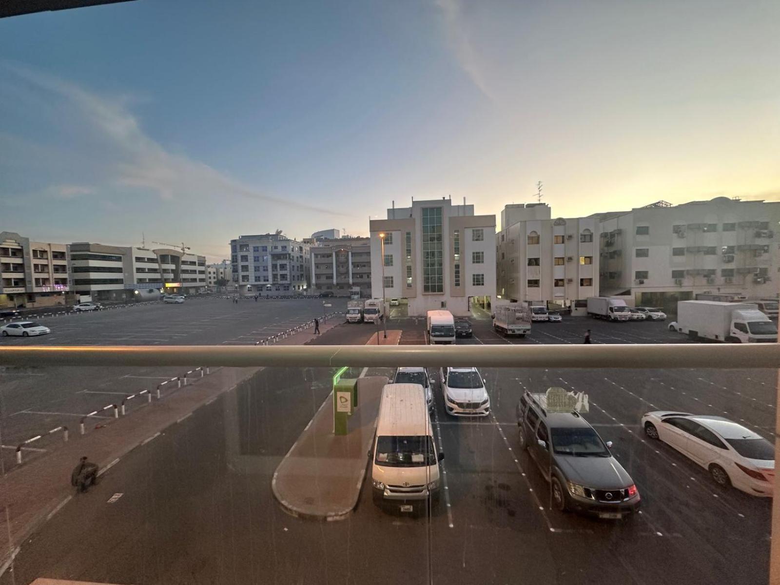 Decent Holiday Homes & Hostels Near Burjuman Metro Station Dubai Exterior photo